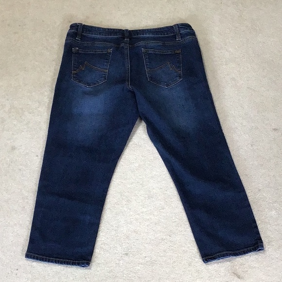 MAX Capri Jeans - Picture 3 of 4
